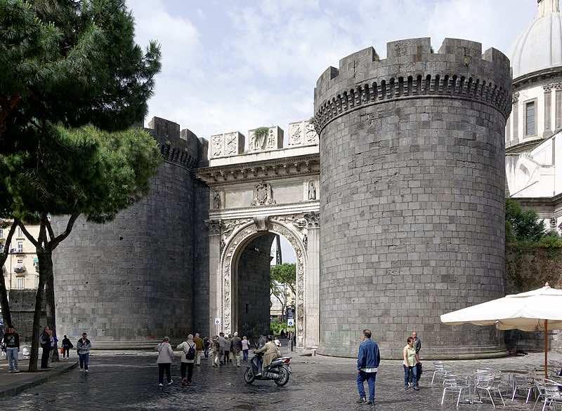 Napoli- Porta Capuana i visconti bed and breakfast