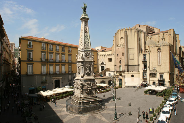Piazza e Guglia Di San Domenico